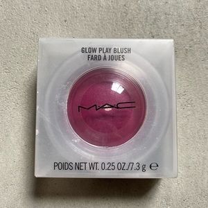 MAC glow play plum blush